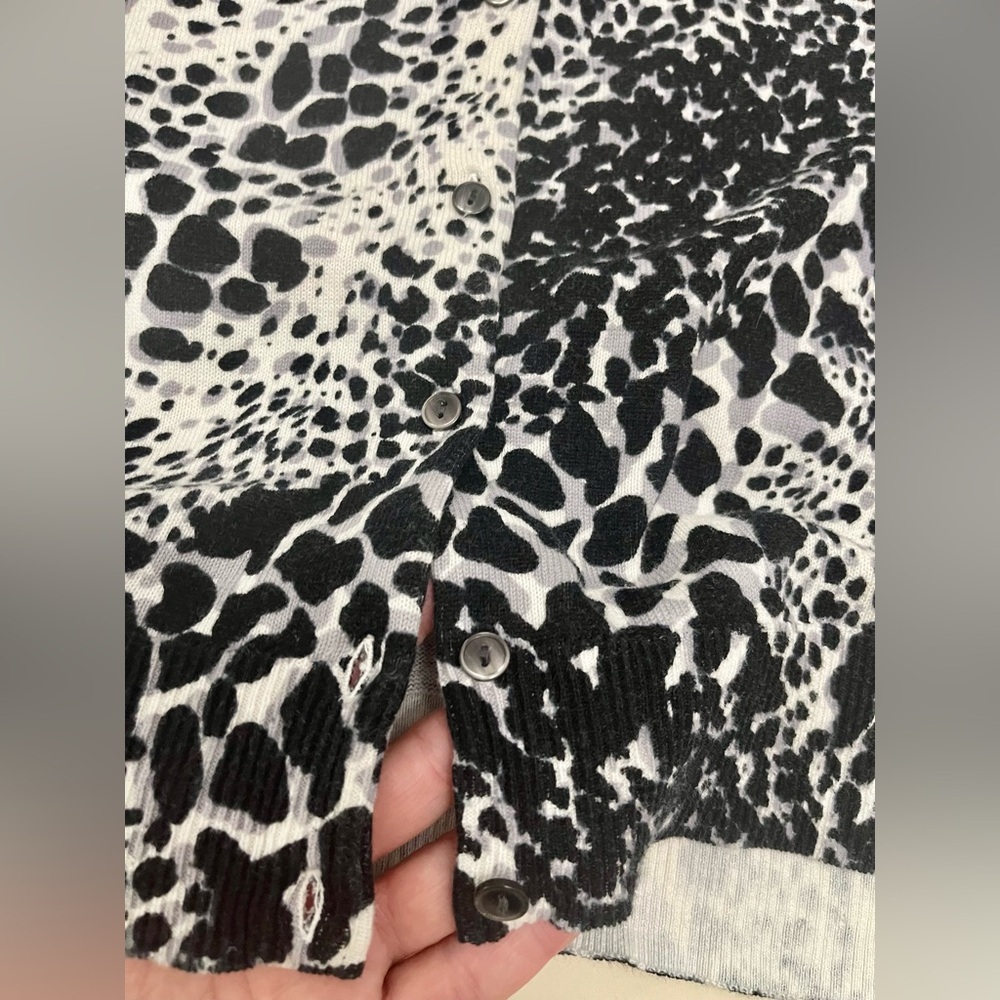 CROFT & BARROW Black and White Animal Print 100% Cotton Cardigan Sweater Size L - Picture 2 of 10